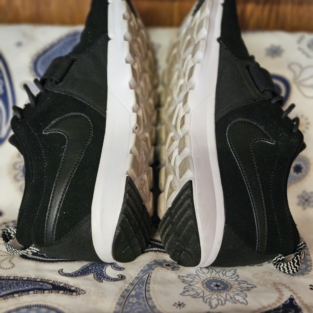 NIKE - Picture 7 of 12